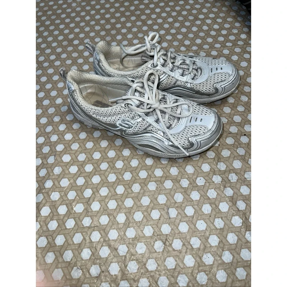 Skechers Women White Gray Sneakers Size 6.5